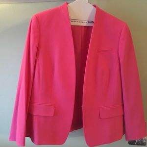 Hot pink women’s Nine West blazer w/ clasp. NWOT!